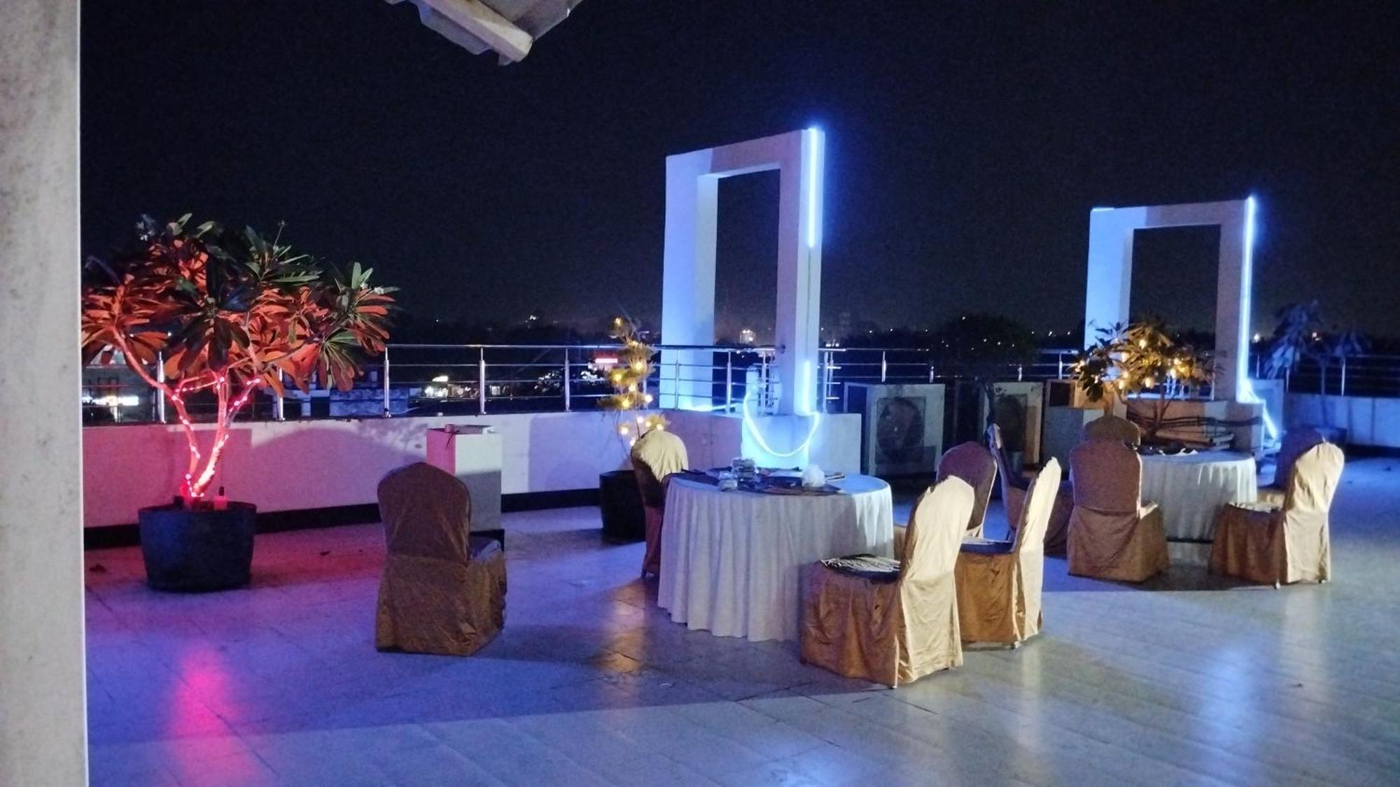 Grand Pearl Hotel & Banquet Lakhnaú Exteriér fotografie